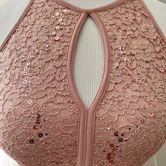 NWT Morgan & Co. Sequined Lace Halter Formal Gown Dress. Size 5/6 (Juniors). - Picture 6 of 11